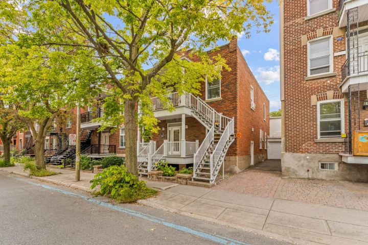Façade du triplex sur la rue Lajeunesse – triplex à vendre, 7959-7963 rue Lajeunesse, Montréal