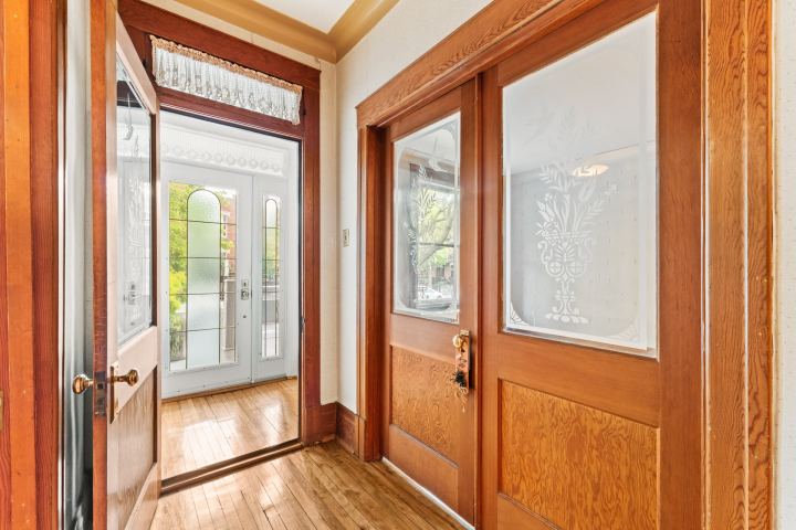Hall d’entrée du 6½ (7963) – triplex à vendre, 7959-7963 rue Lajeunesse, Montréal
