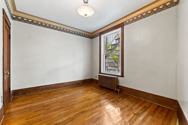 Chambre à coucher (7963) – triplex à vendre, 7959-7963 rue Lajeunesse, Montréal