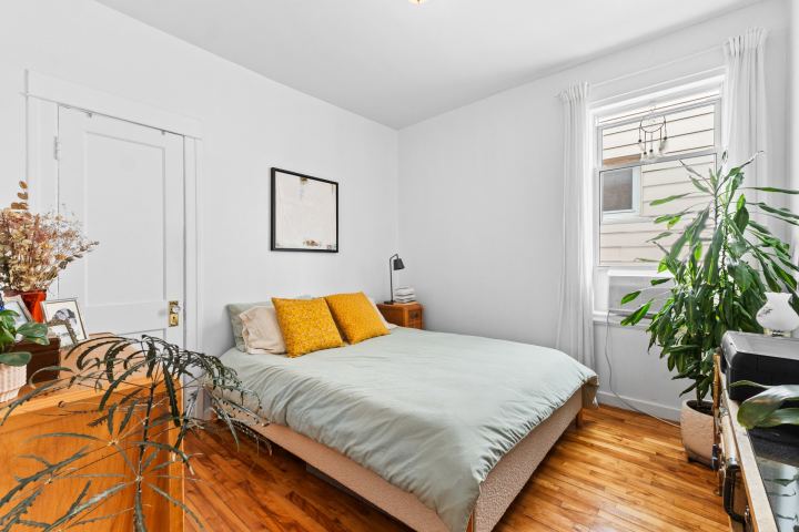 Chambre à coucher (7959) – triplex à vendre, 7959-7963 rue Lajeunesse, Montréal