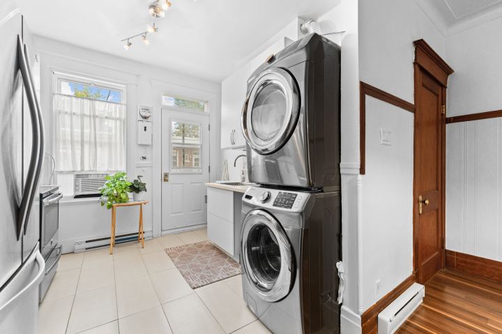 Comptoirs de cuisine (7961) – triplex à vendre, 7959-7963 rue Lajeunesse, Montréal