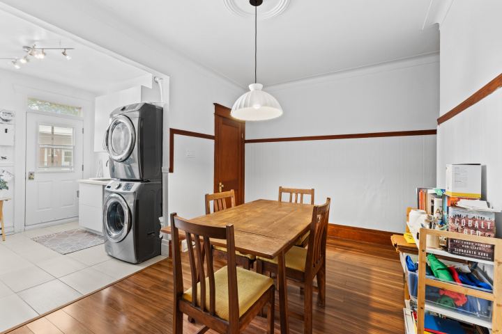 Salle à manger lumineuse (7961) – triplex à vendre, 7959-7963 rue Lajeunesse, Montréal