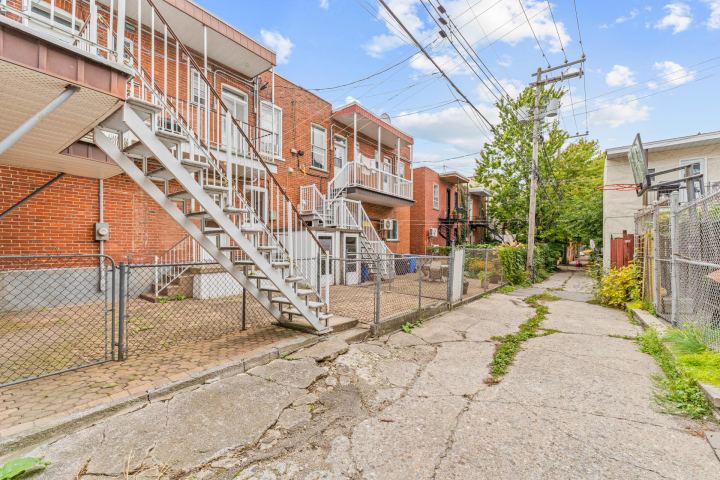 Cour arrière – triplex à vendre, 7959-7963 rue Lajeunesse, Montréal