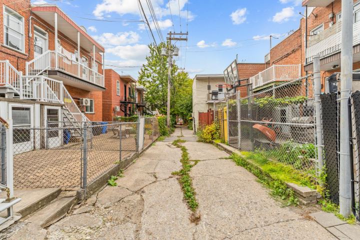 Ruelle – triplex à vendre, 7959-7963 rue Lajeunesse, Montréal